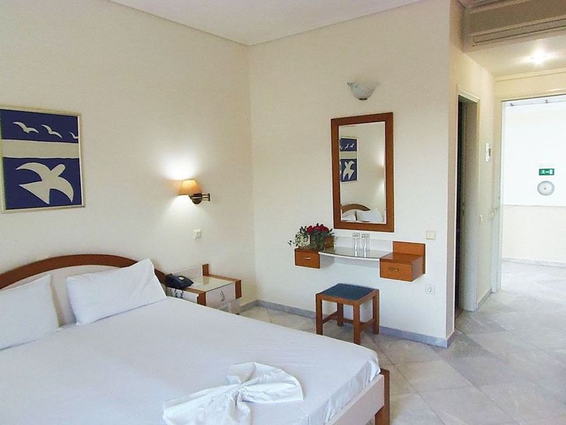 Yakinthos Hotel - Image 2