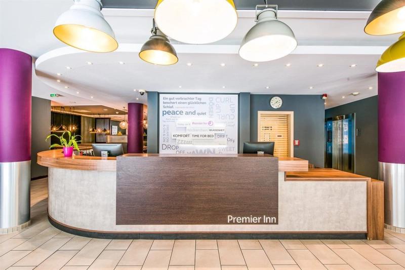 Premier Inn Berlin City Centre Hotel - Image 9