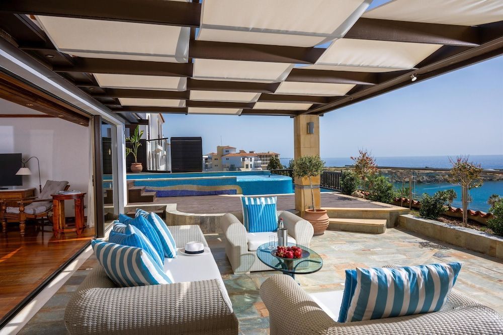 Coral Beach Hotel & Resort - Image 9