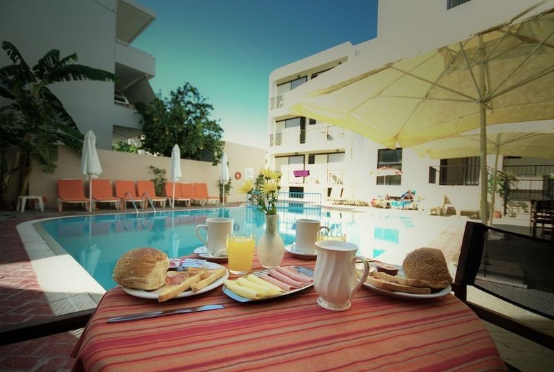 Poseidon Hotel and Apartments - Image 4