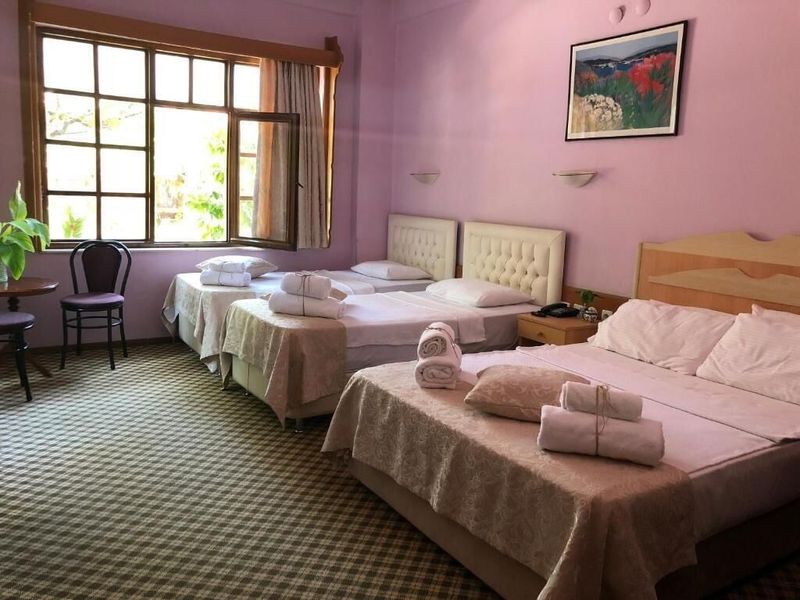 Karyatit Hotel - Image 3