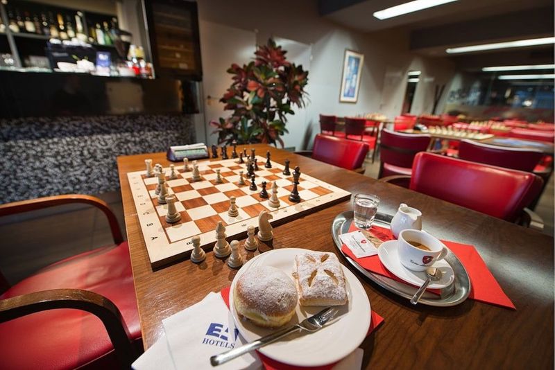 EA Hotel Julis - Image 8