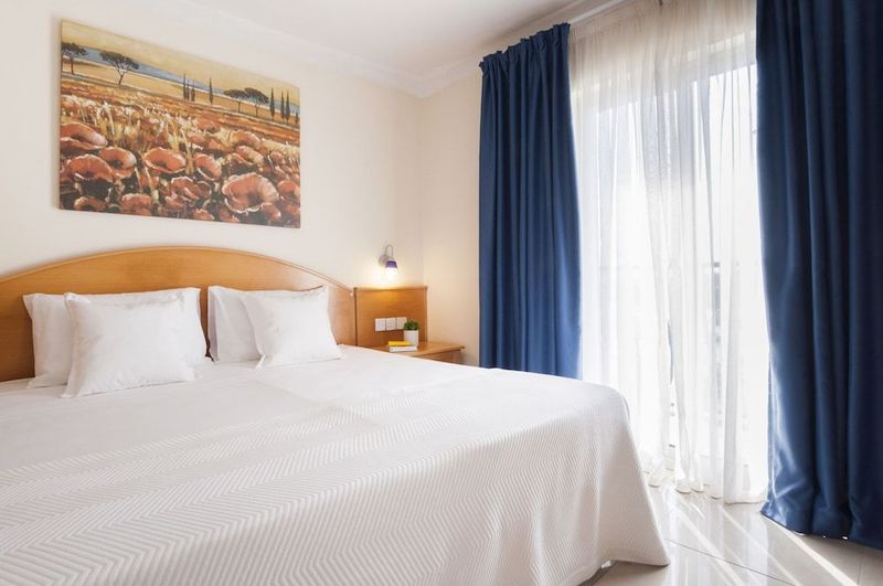 Bayview Hotel & Apartments - Image 3