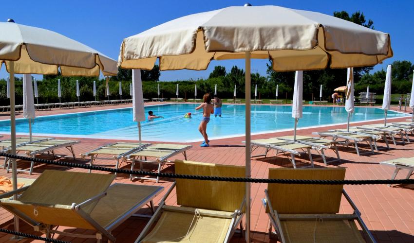 Eden Park Resort ligger like utenfor Pisa og tilbyr ferieleiligheter med felles basseng.