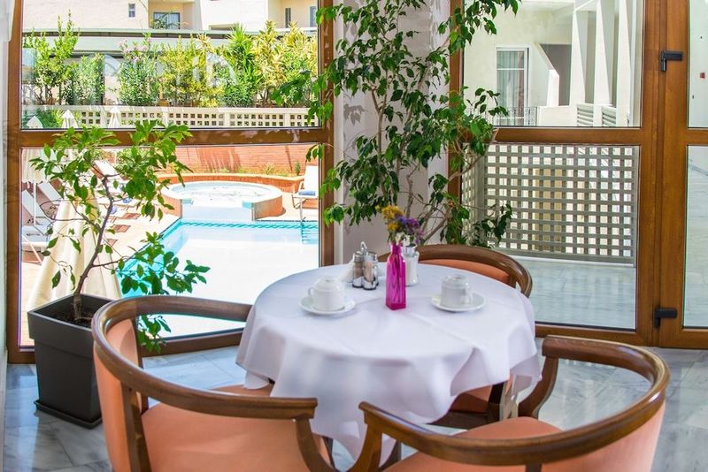 Anita Beach Hotel - Image 7