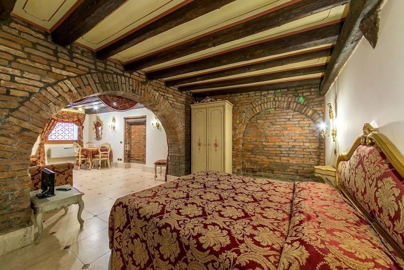 Hotel Pantalon - Image 9