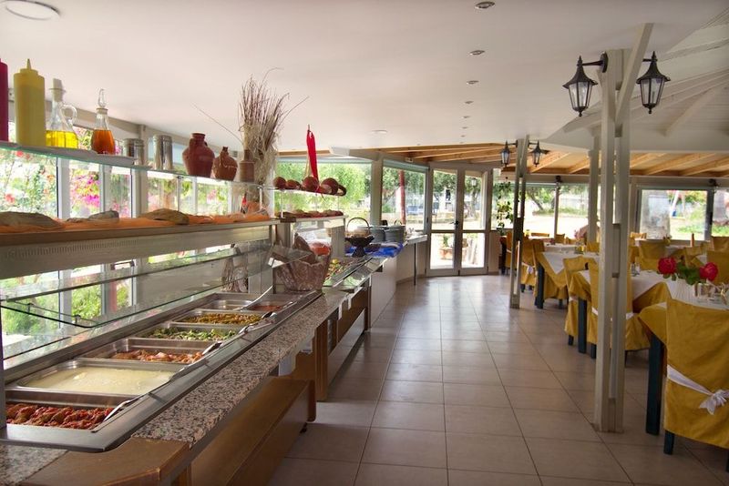 Resol Hotel - Image 5