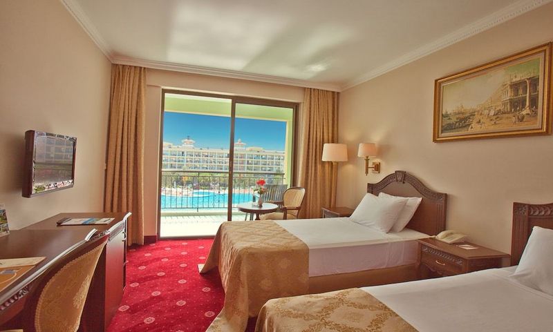 Venezia Palace Deluxe Resort - Image 6
