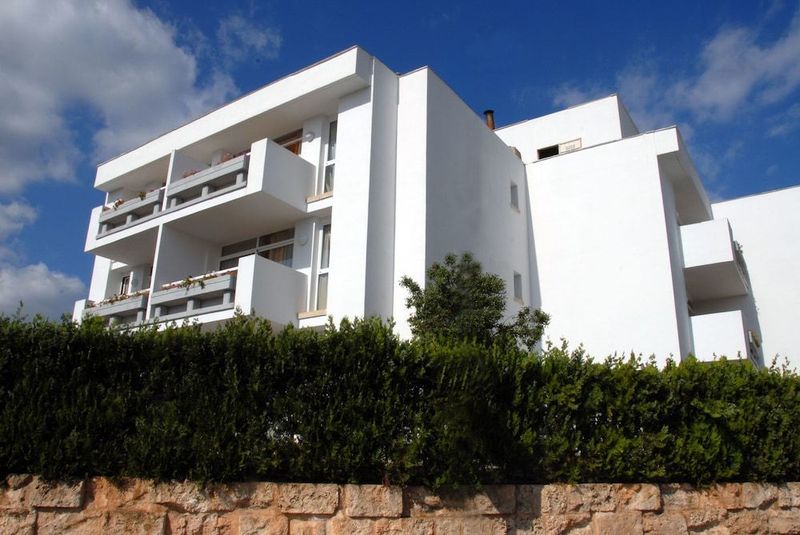 Martha's Apartments - Image 8