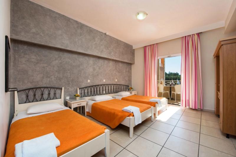 Kavos Plaza Hotel - Image 7