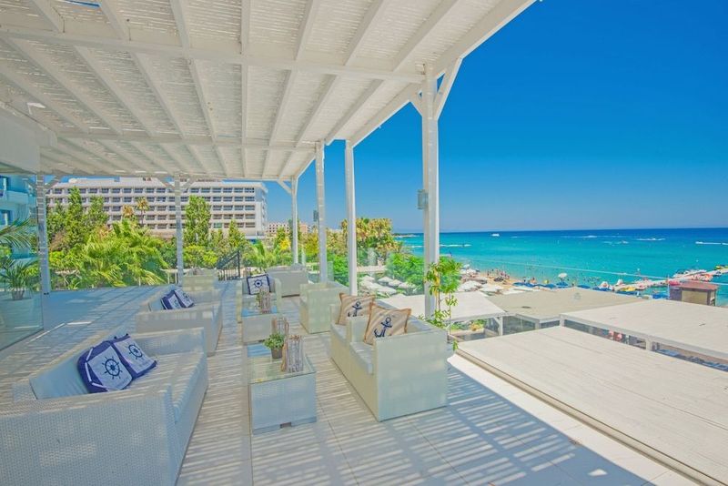 Silver Sands Beach Hotel - Image 8