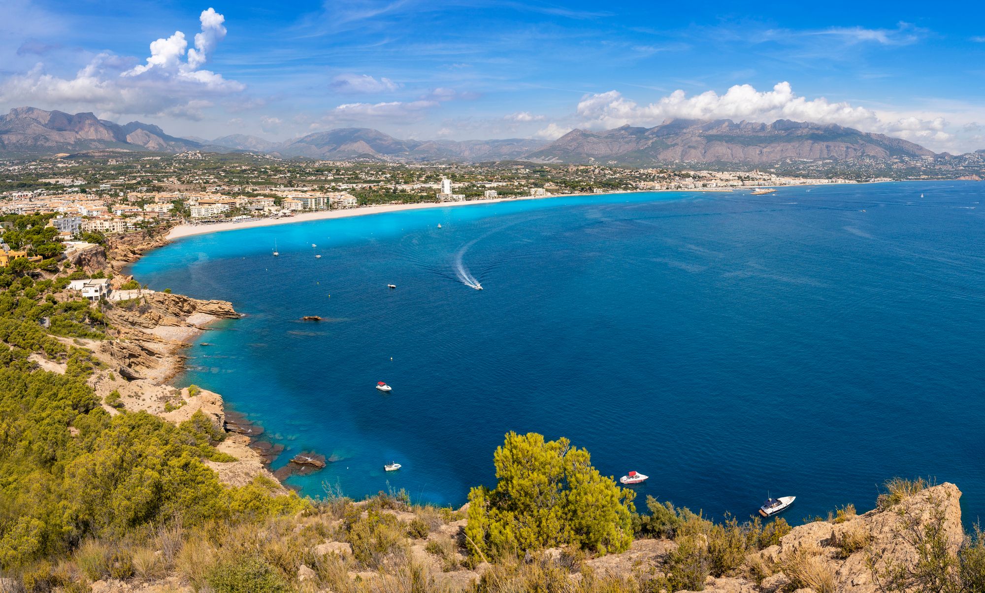 Panoramautsikt over kyststrekningen i Albir og Altea på Costa Blanca