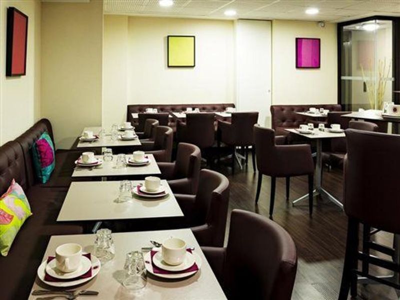 Hotel Le Pere Leon - Image 5