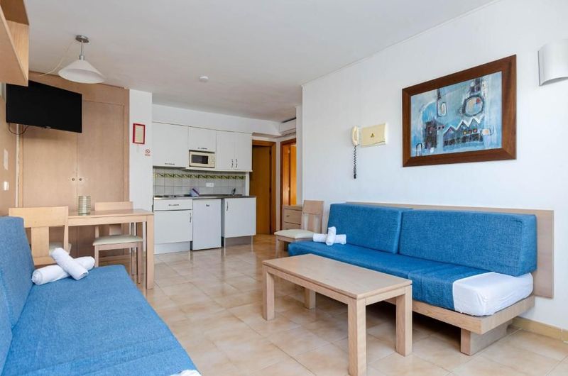 Mariner Club Apartments - Image 7