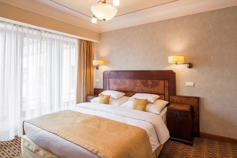 Hotel Majestic Plaza - Image 1