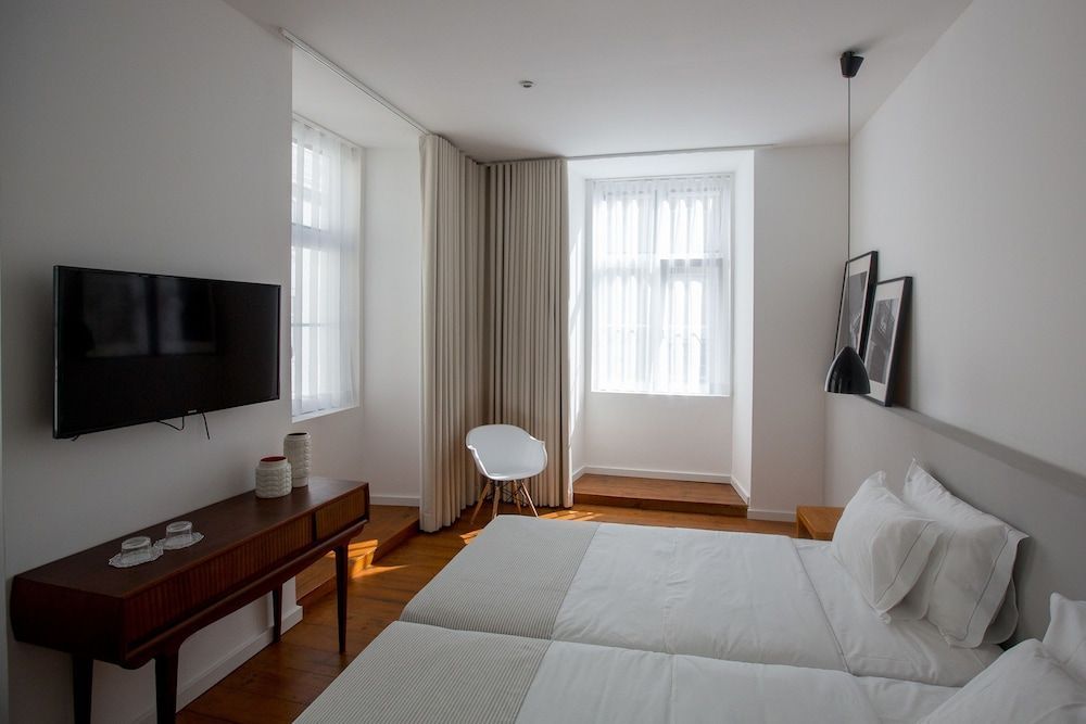 The 8 Downtown Suites - Image 4