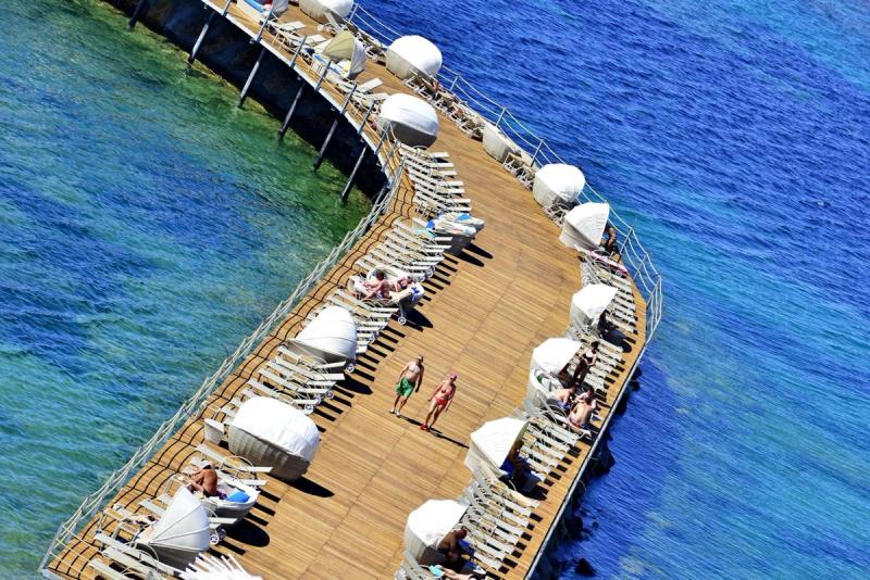 Azura Deluxe Resort & Spa Hotel - Image 5
