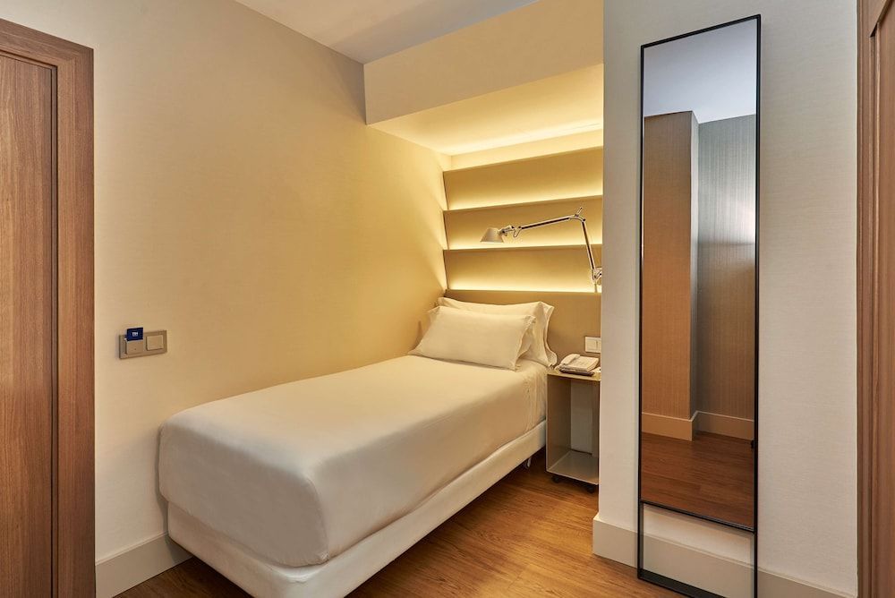 NH Sants Barcelona - Image 3