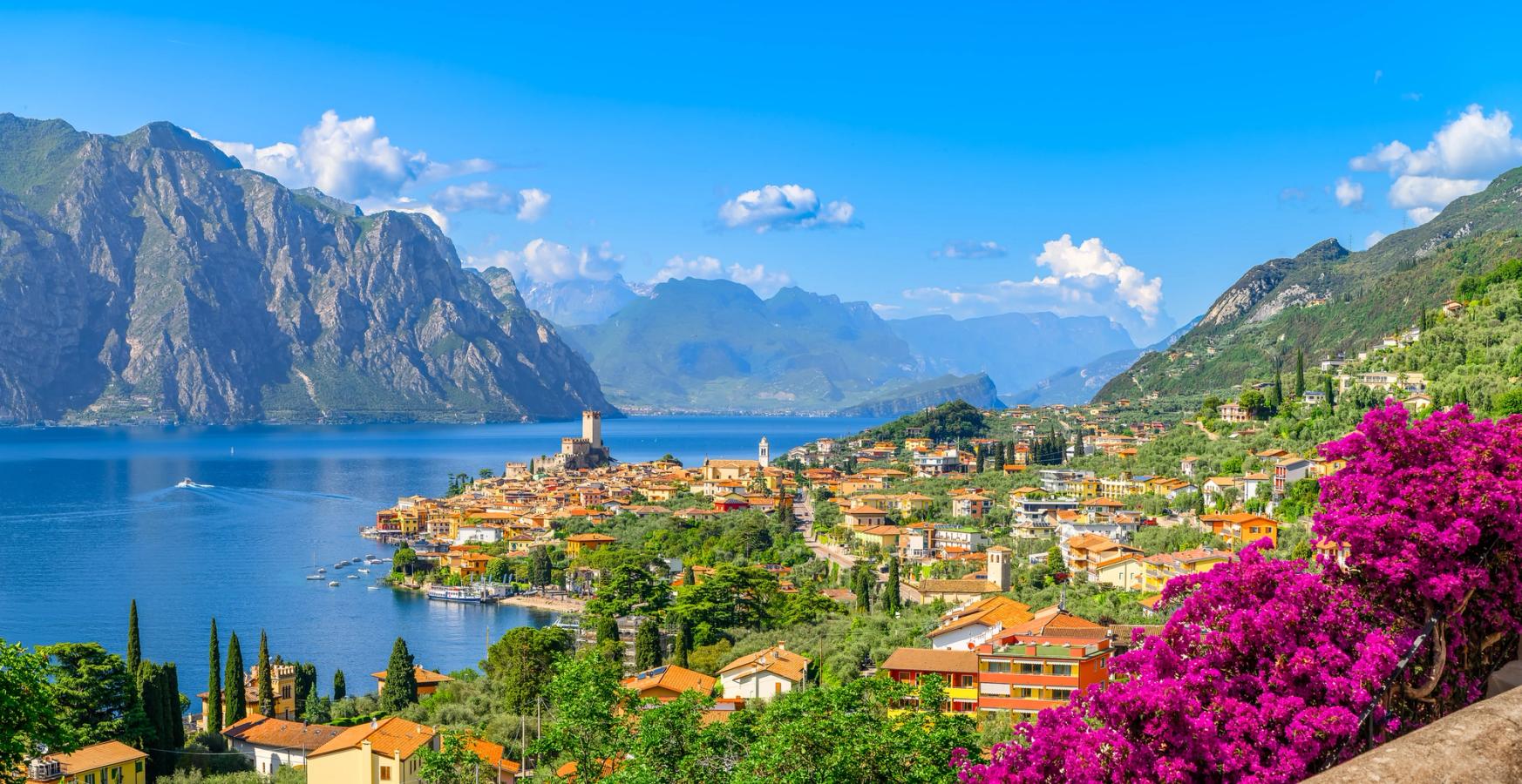 Udsigt over Malcesine ved Gardasøen i Italien