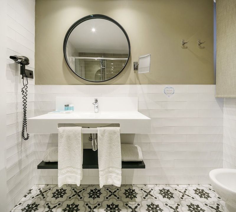 Hotel ILUNION Bilbao - Image 10