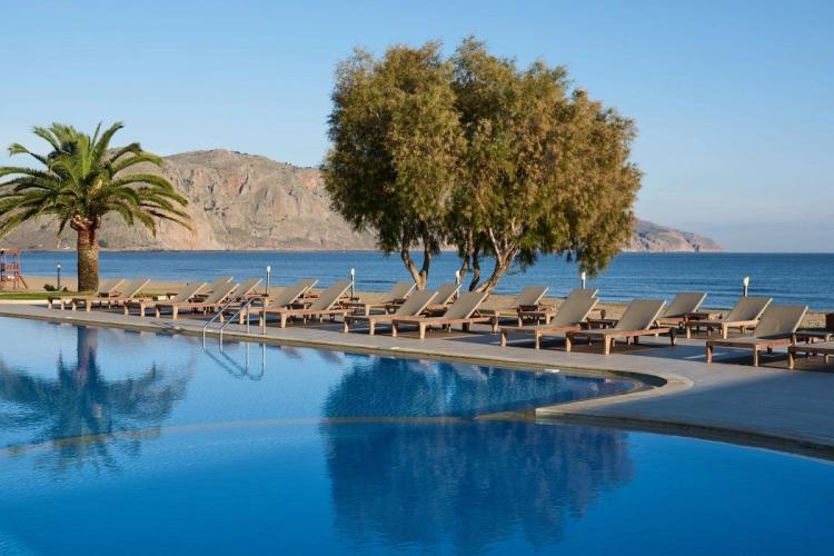 Pilot Beach Resort ligger vid den vackra Georgioupolis-stranden på norra Kreta och bjuder in till ett stort område med flera pooler och restauranger. 
