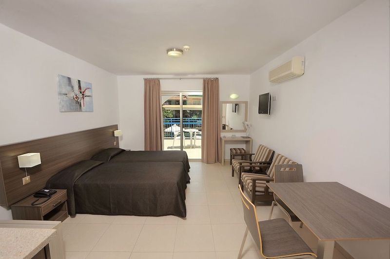 Petrosana Hotel Apts - Image 3