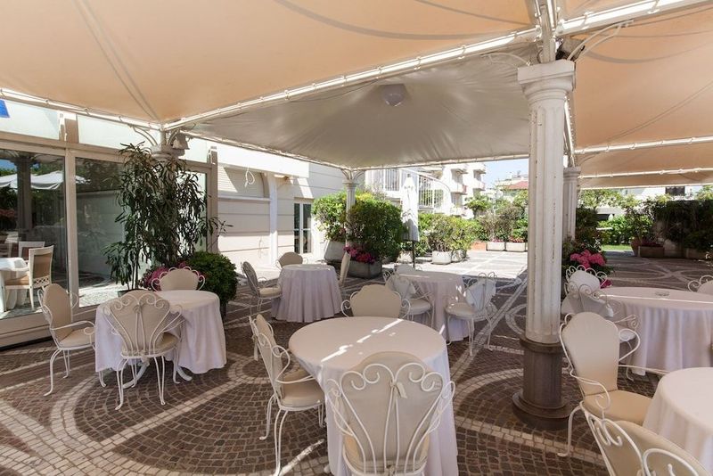 Palace Hotel - Image 9