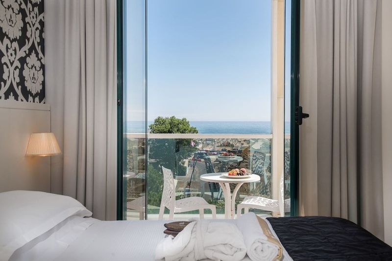 Villa Rosa Riviera - Image 4