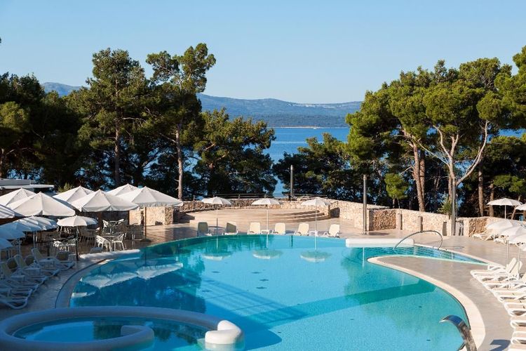 Bluesun Elaphusa er et hotell med basseng i Bol