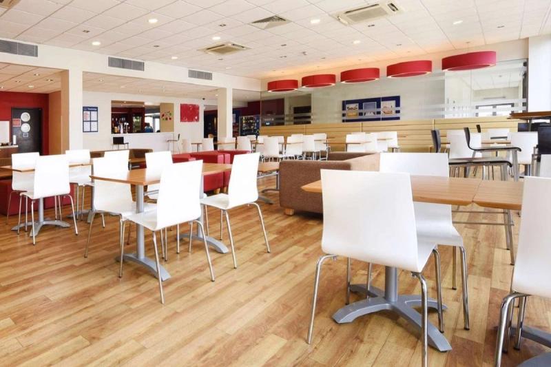 Travelodge London Excel - Image 4