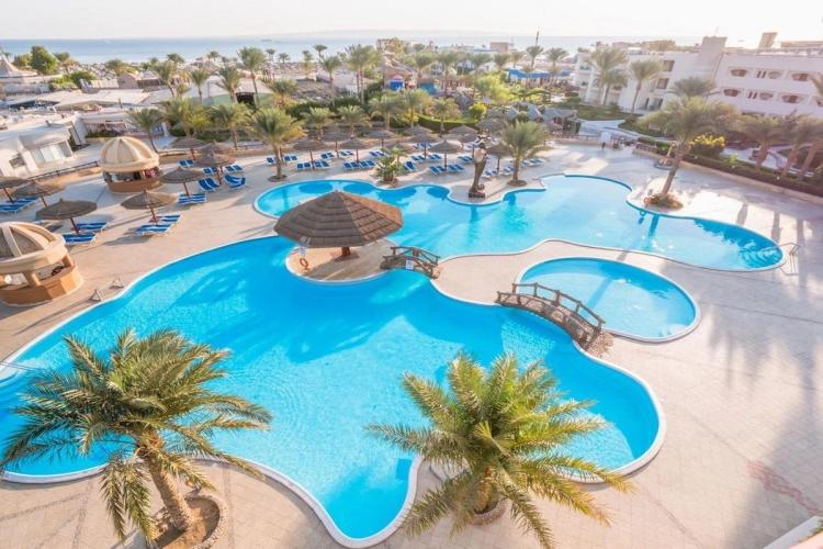 På Seagull Beach Resort kan du nyte en ferie sammen med hele familien i Hurghada.