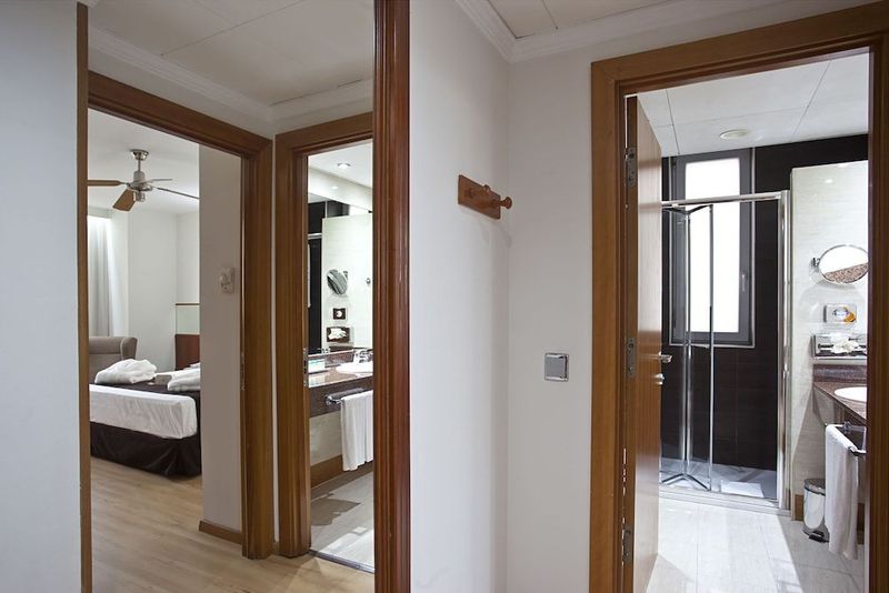 Hotel ILUNION Les Corts Spa - Image 9