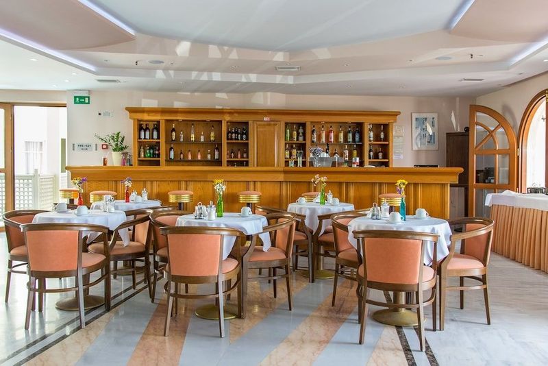 Anita Beach Hotel - Image 8