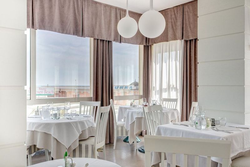 Majestic Hotel - Image 5