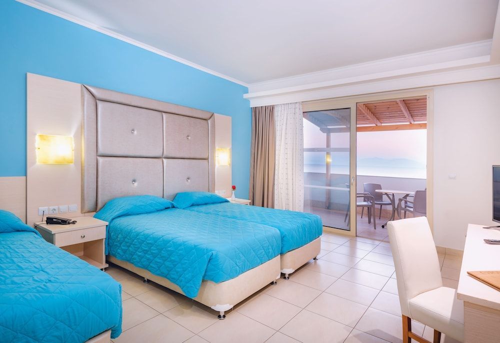 Grand Blue Beach Hotel - Image 6
