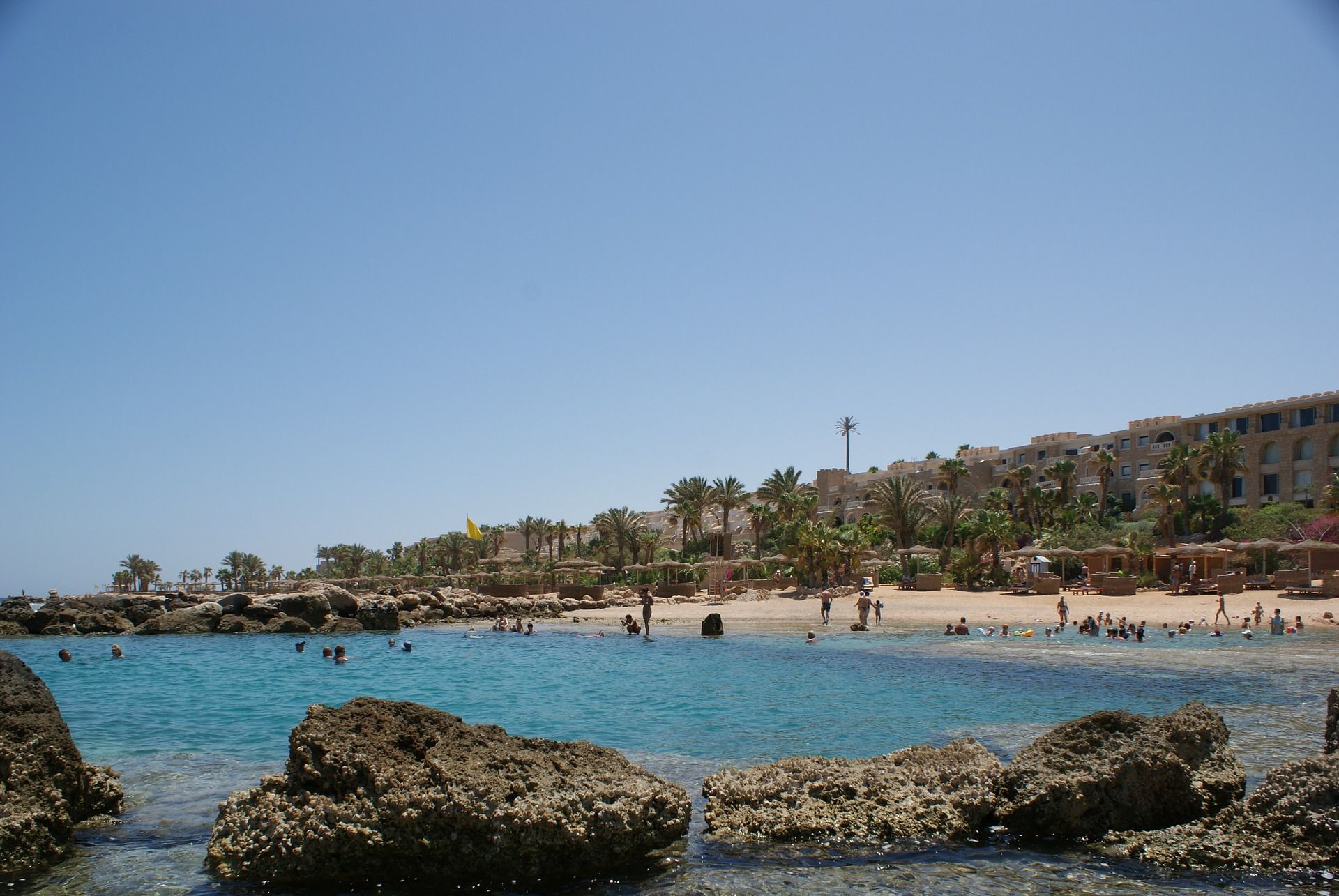 Udsigt over stranden i Sahl Hasheesh ved Rødehavet i Egypten