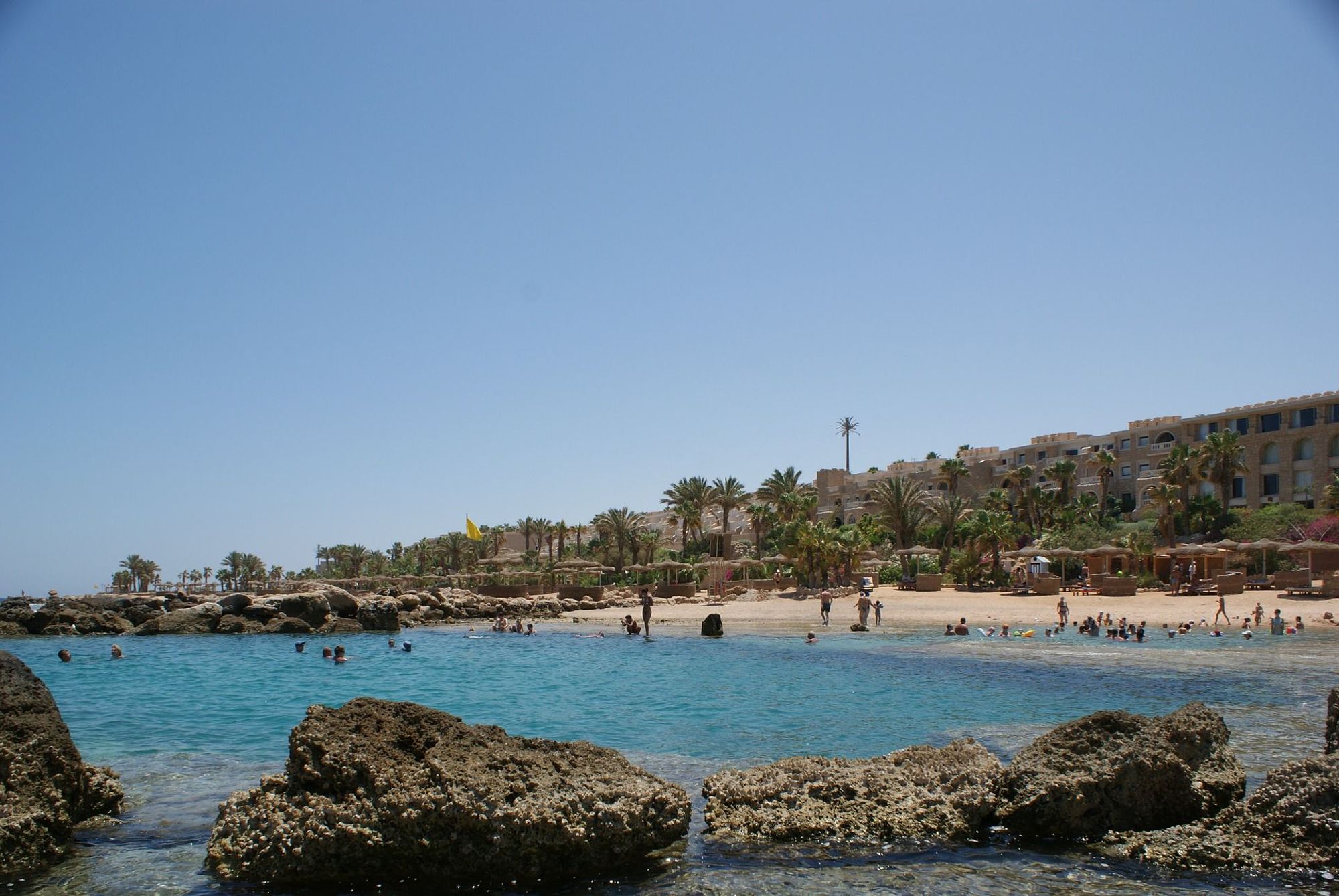 Udsigt over stranden i Sahl Hasheesh ved Rødehavet i Egypten