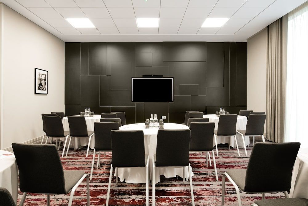 Crowne Plaza London Docklands - Image 8