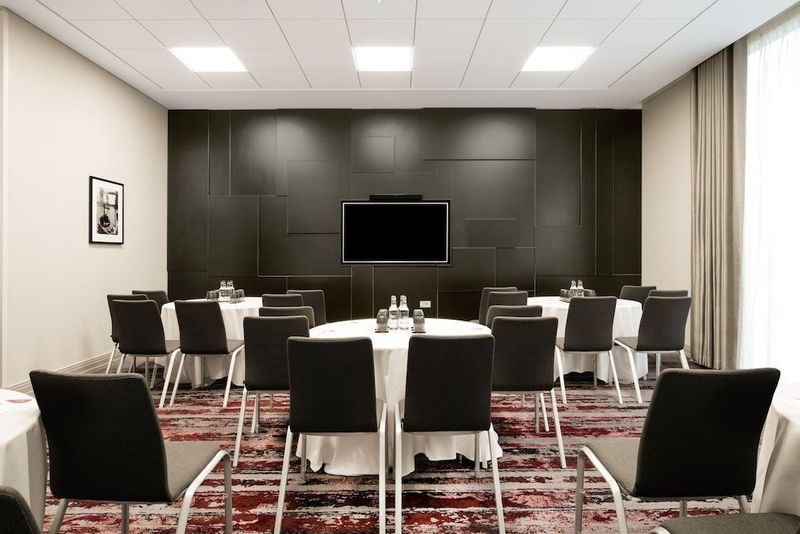 Crowne Plaza London Docklands - Image 8