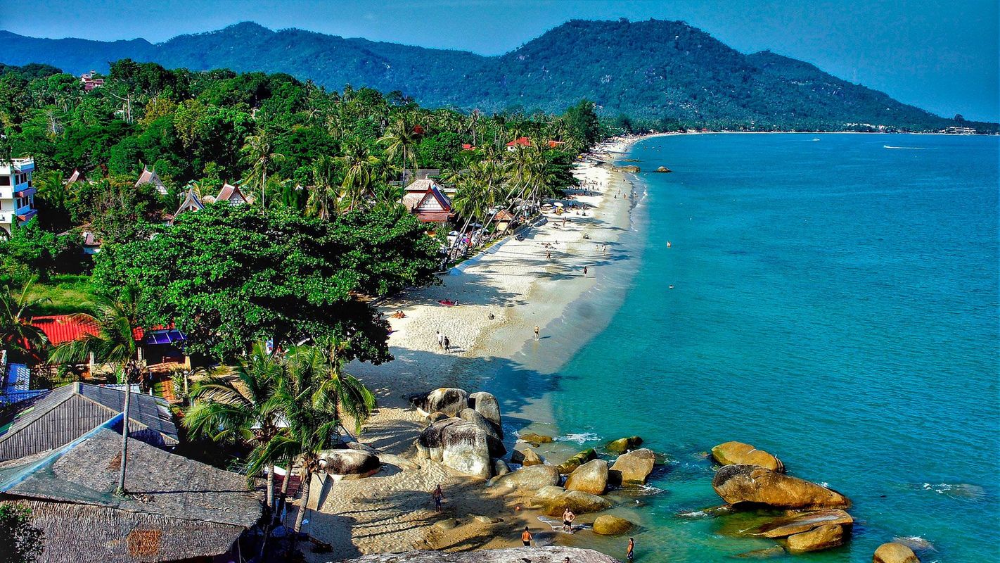 Utsikt över den vackra stranden i Lamai Beach på Koh Samui, Thailand