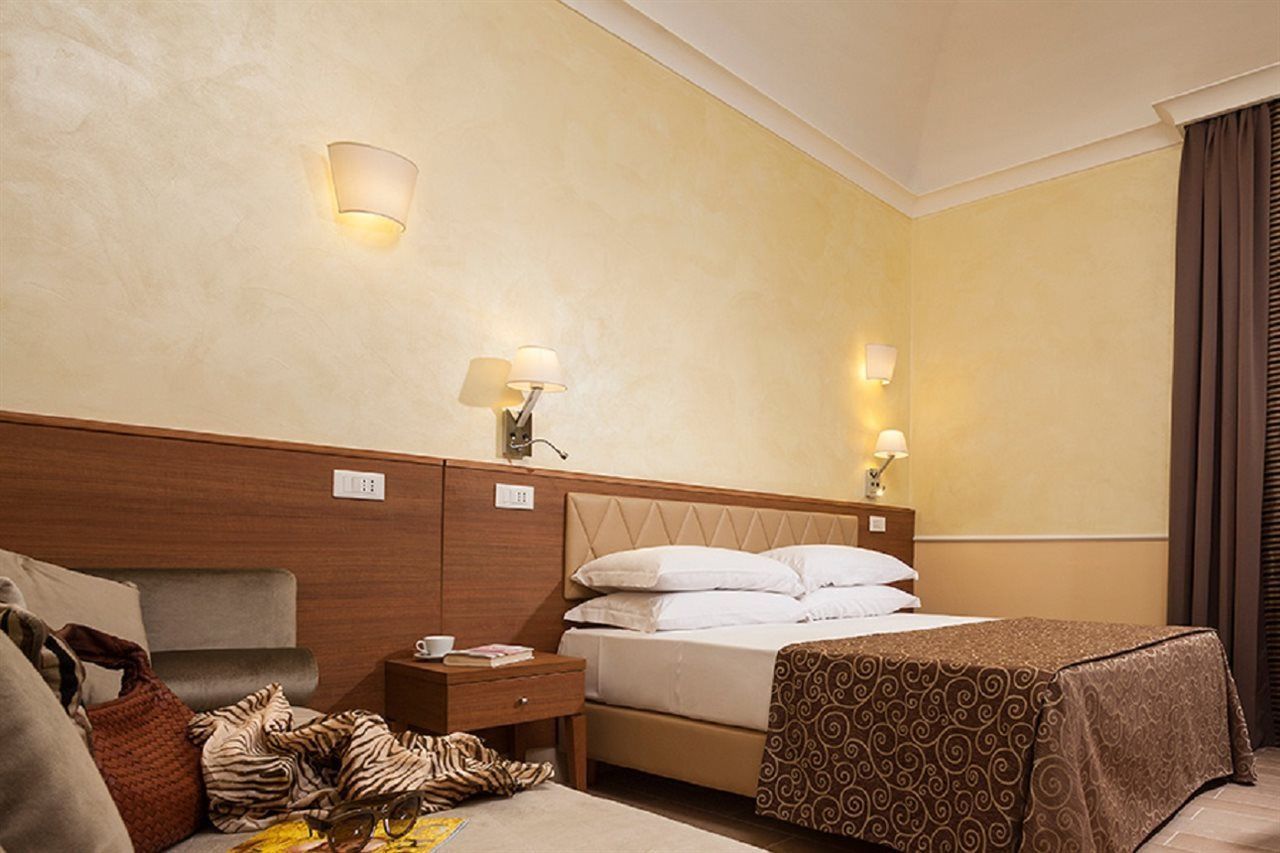 The Kennedy Hotel - Image 6