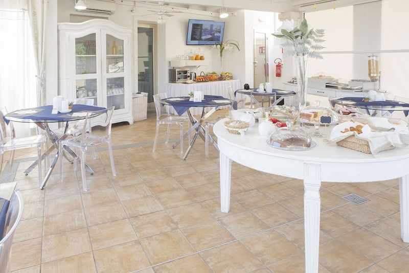 Olbia City Hotel - Image 7