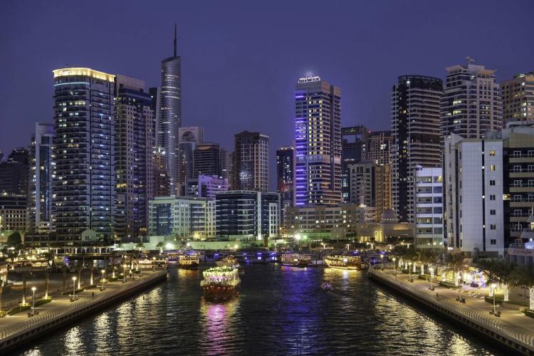 På Stella Di Mare Dubai Marina Hotel i Dubai vil du bo på byens marina nær noen av dens viktigste severdigheter og underholdning.