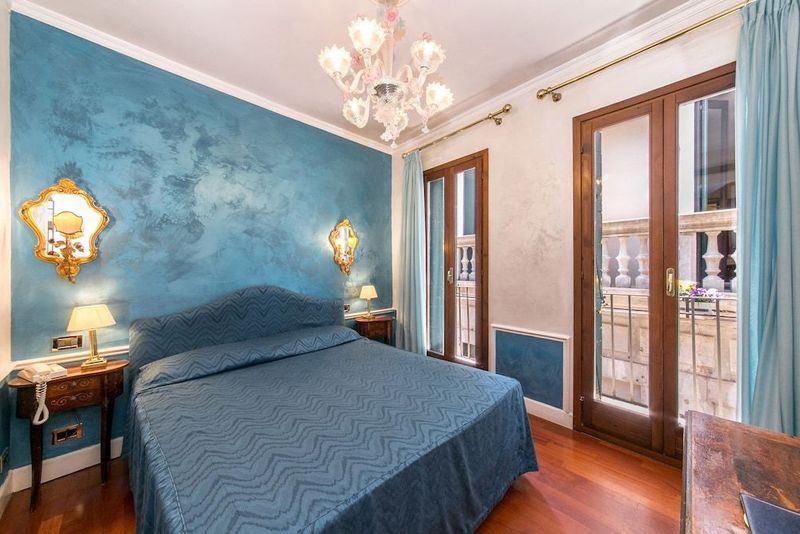 Hotel Pantalon - Image 2