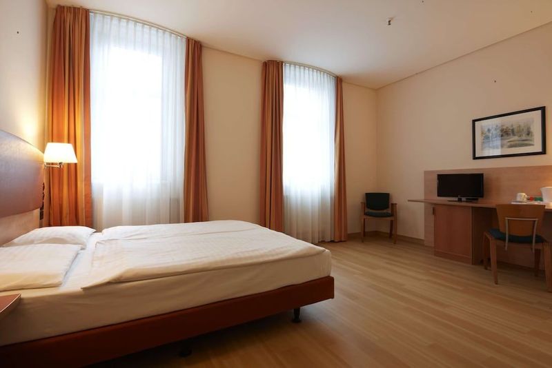 InterCityHotel Berlin Ostbahnhof - Image 9
