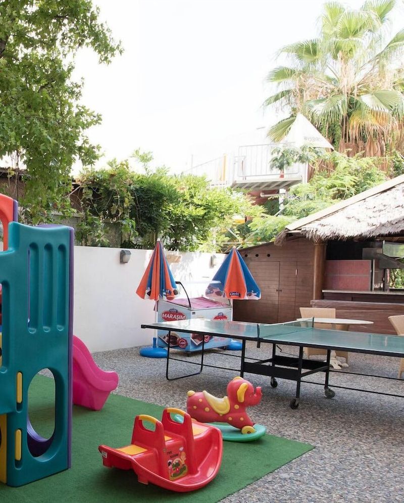 Hawaii Hotel - Image 10