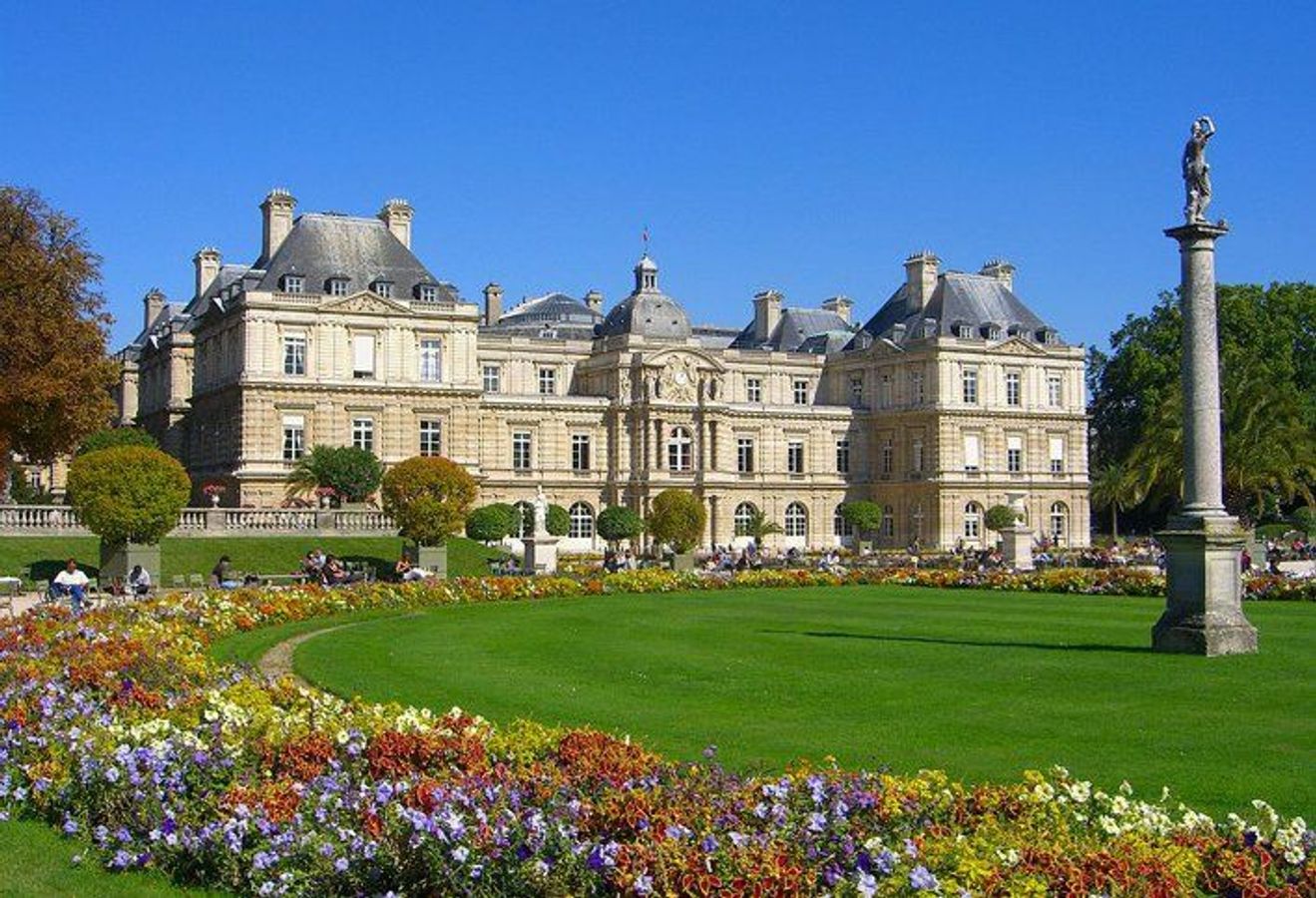 Palatset ligger i parken Jardin du Luxembourg