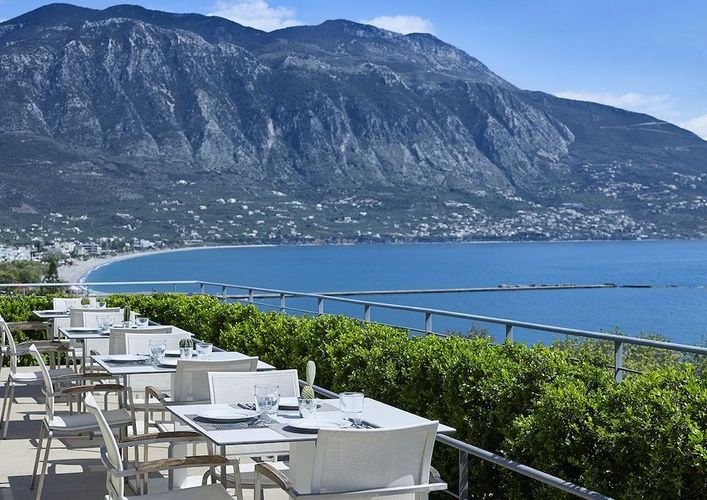 Pharae Palace Hotel ligger lige ved Kalamatas promenade og har en dejlig tagterrasse med smuk udsigt.