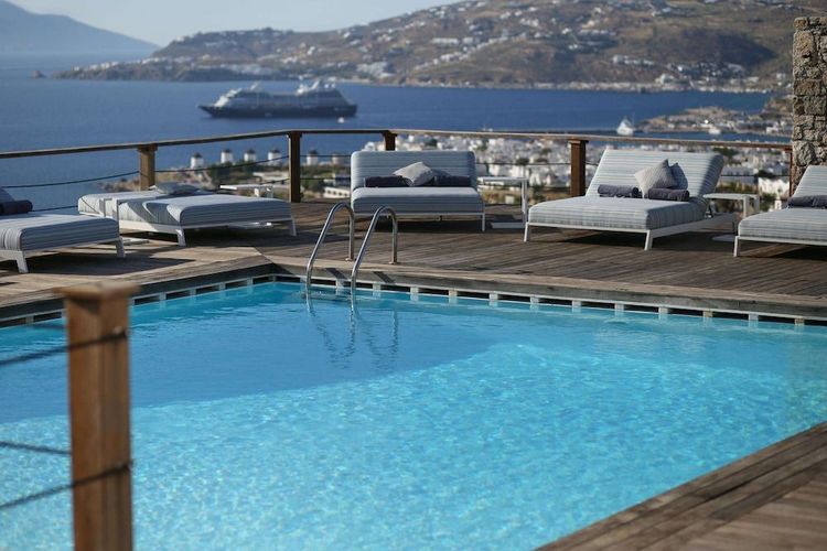 Wow for en utsikt fra bassengområdet ved Tharroe of Mykonos i Mykonos, Hellas.