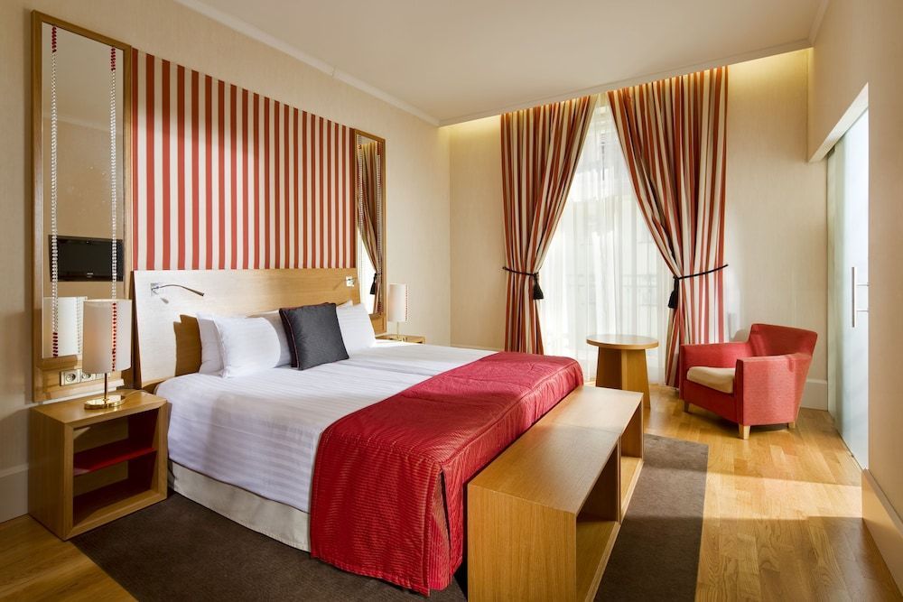 Mamaison Hotel Riverside Prague - Image 8